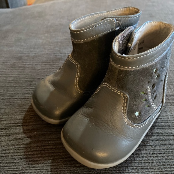 Grey see like run boots - Picture 4 of 4